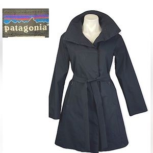 Patagonia Black raincoat